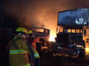 SE SOFOCA INCENDIO DE DOS TRACTOCAMIONES EN SAN MATÍAS COCOYOTLA EN SAN PEDRO