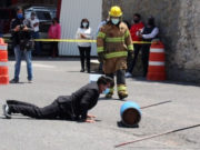 EL HEROICO CUERPO DE BOMBEROS CAPACITA A UNIVERSITARIOS DE LA UATX