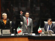 Las expectativas de crecimiento son optimistas, afirma ante el Pleno Rogelio Ramírez.