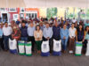El presidente municipal Filomeno Sarmiento Torres hizo la entrega de semillas y fertilizantes a los campesinos de Cuautlancingo